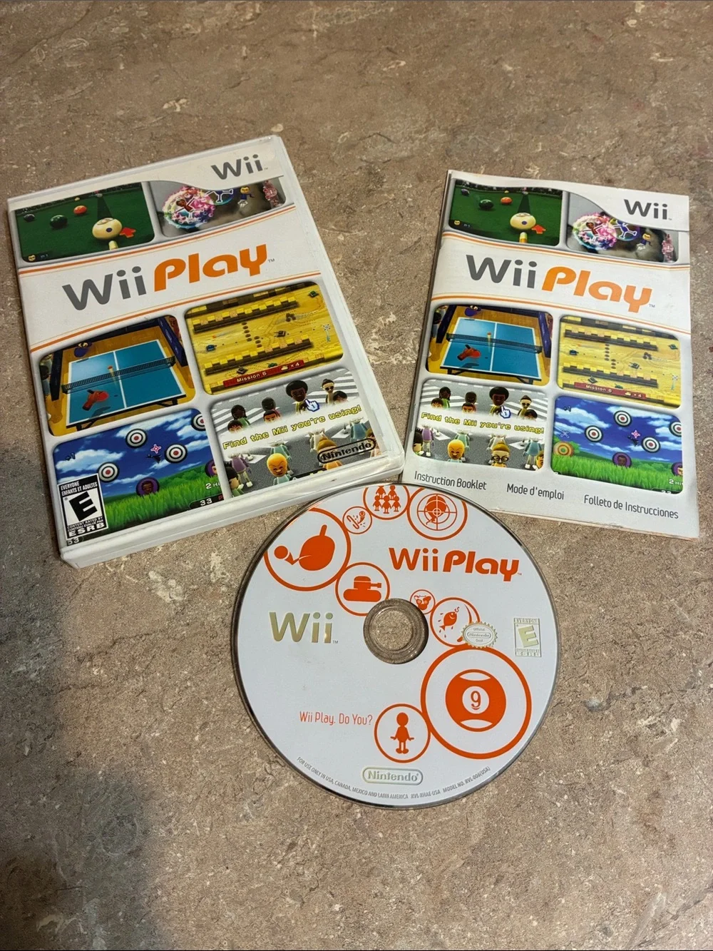 Nintendo WiiPlay Game Disc, Case & Manual - White/Orange Accents